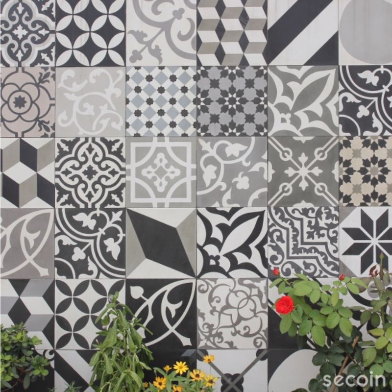 PATCHWORK -BLACK & WHITE TONE