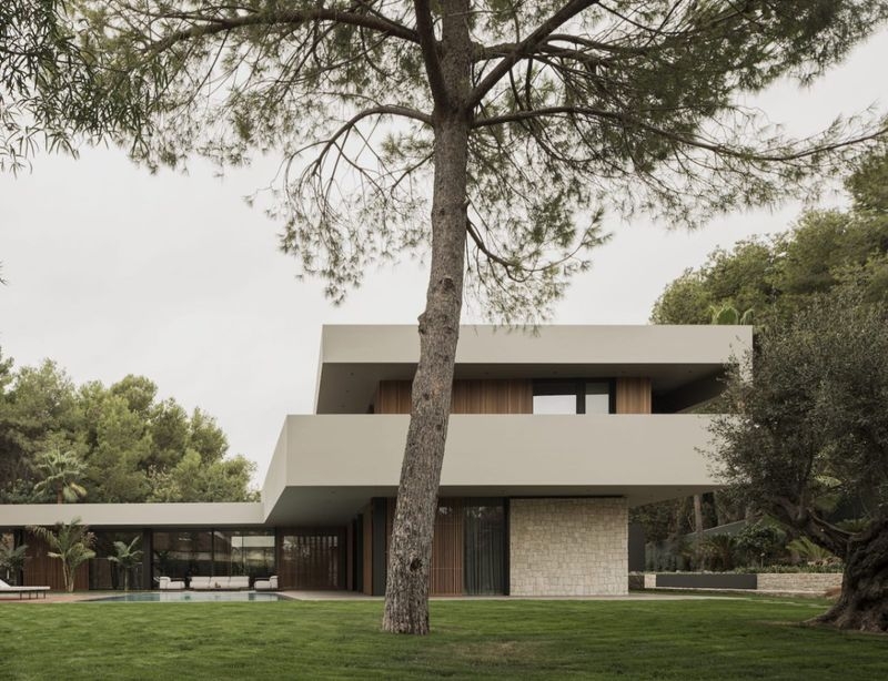 T HOUSE