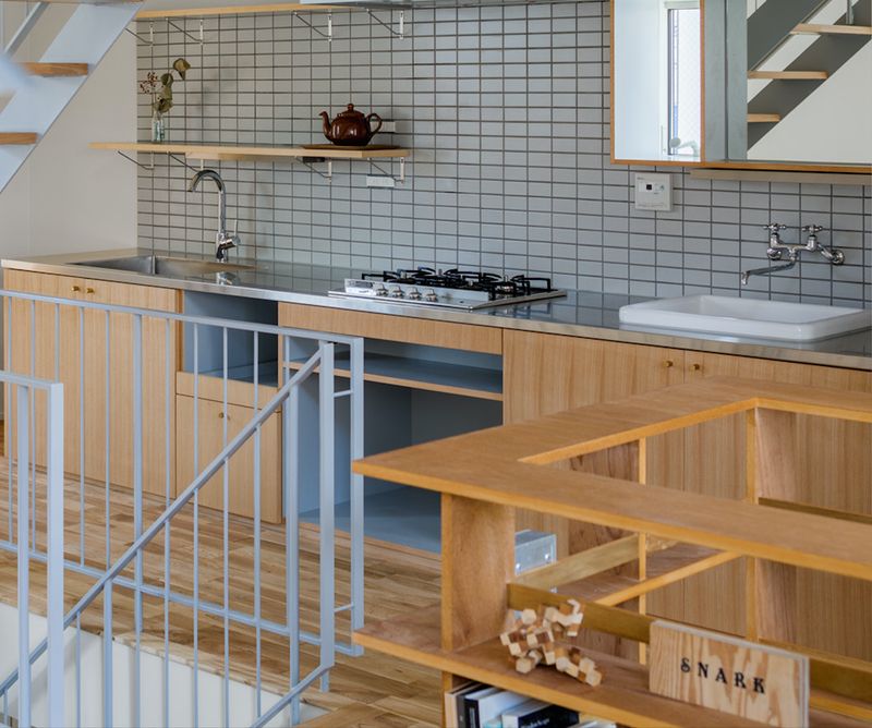 造作システムキッチン 側面:タモ突き板 t=30mm 天板:ステンレスHL t=1.2mk