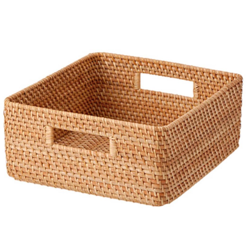 重なるラタン角型バスケット