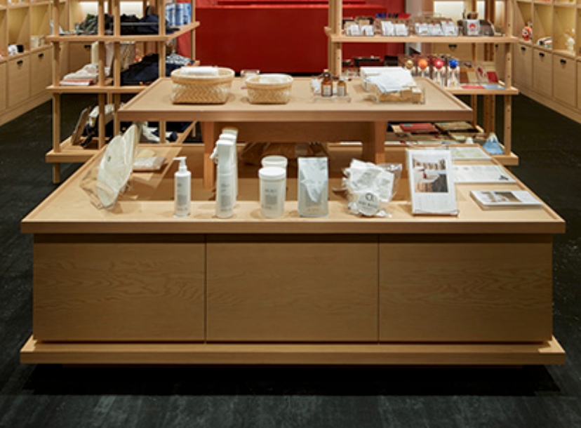 特注什器 松 クリア仕上げ