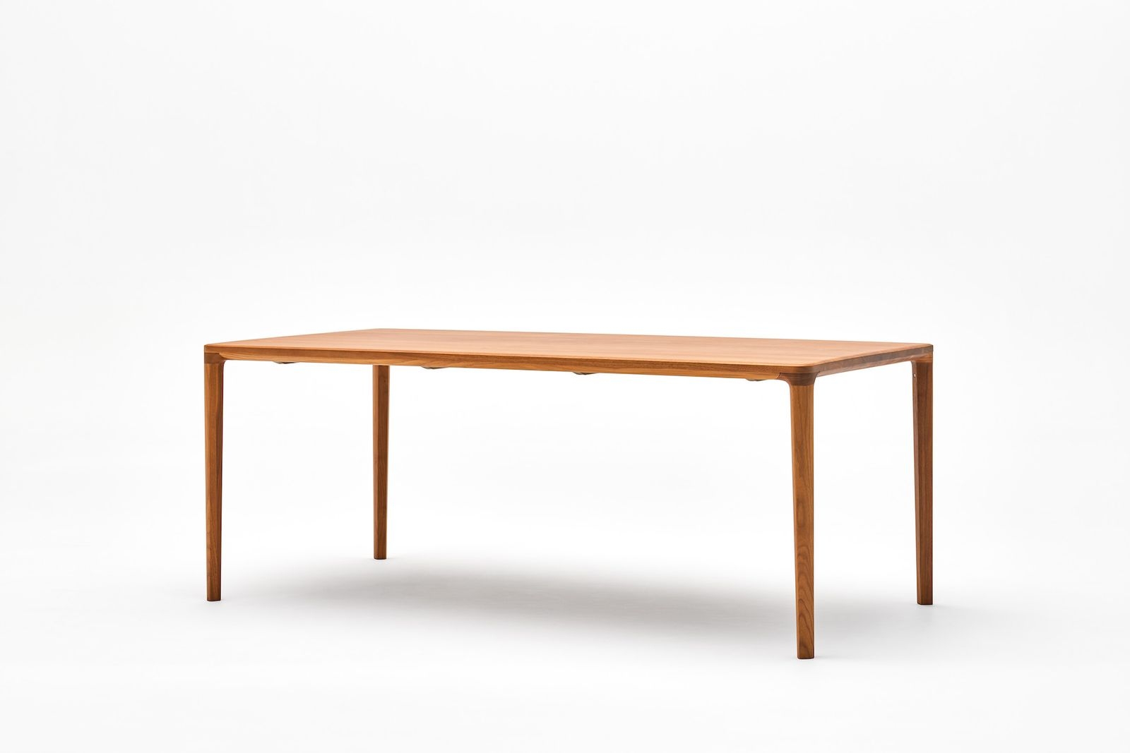 IT1 DINING TABLE