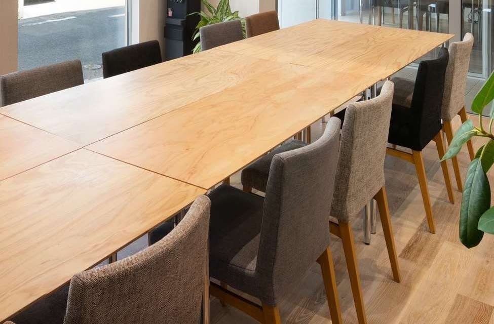 特注テーブル ラーチ合板 ウレタン塗装