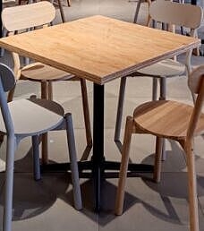 特注カフェテーブル　天板：ラーチ合板 クリア塗装 脚：スチール