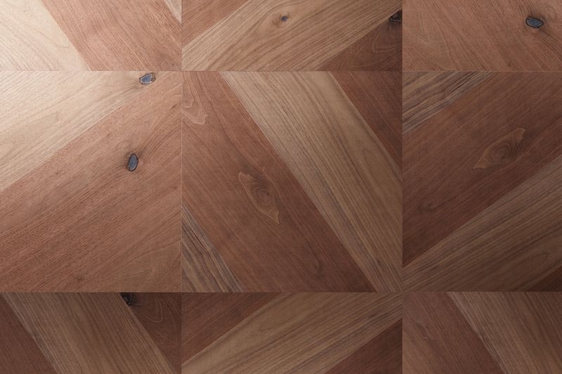 ウォールナットラスティック パーケットへリンボーン/マットクリア塗装 - WALNUT RUSTIC PARQUET HERRINGBONE
合板仕様