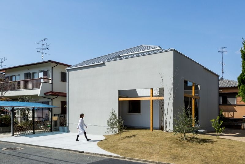 uji-house