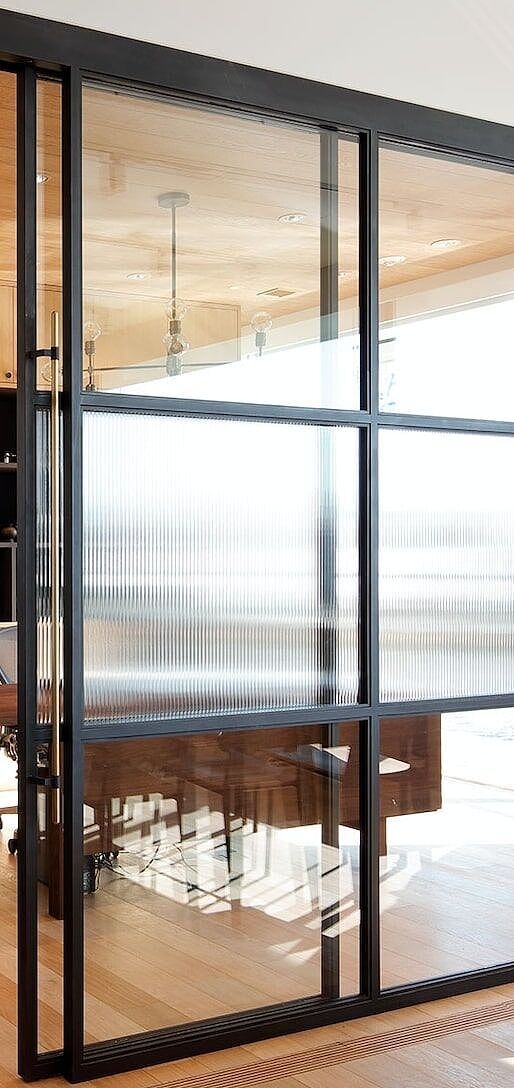 特注スチール建具　黒皮風塗装