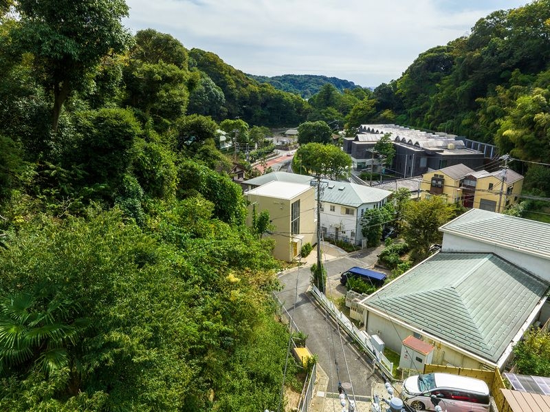 編み込まれた家