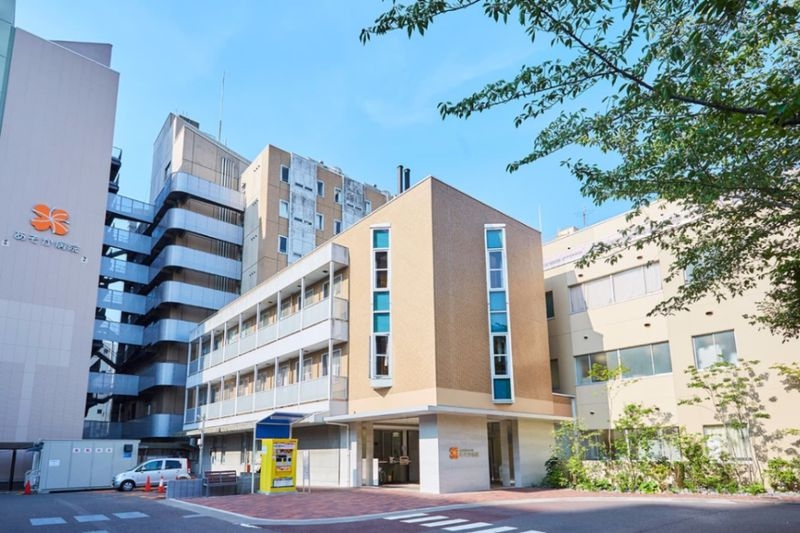 光をうけて色彩が広がる健やかな医療空間 A病院 外来棟