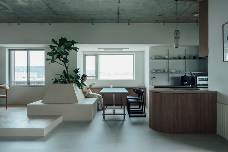 T HOUSE