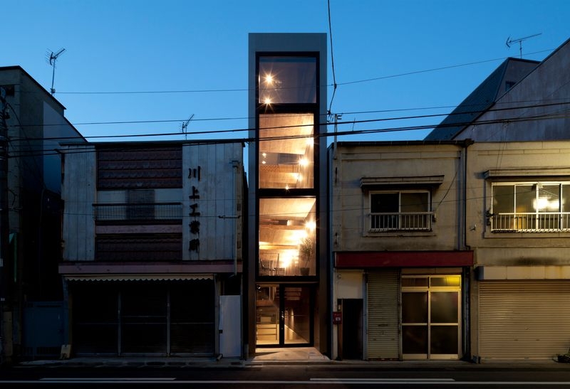 1.8M WIDTH HOUSE