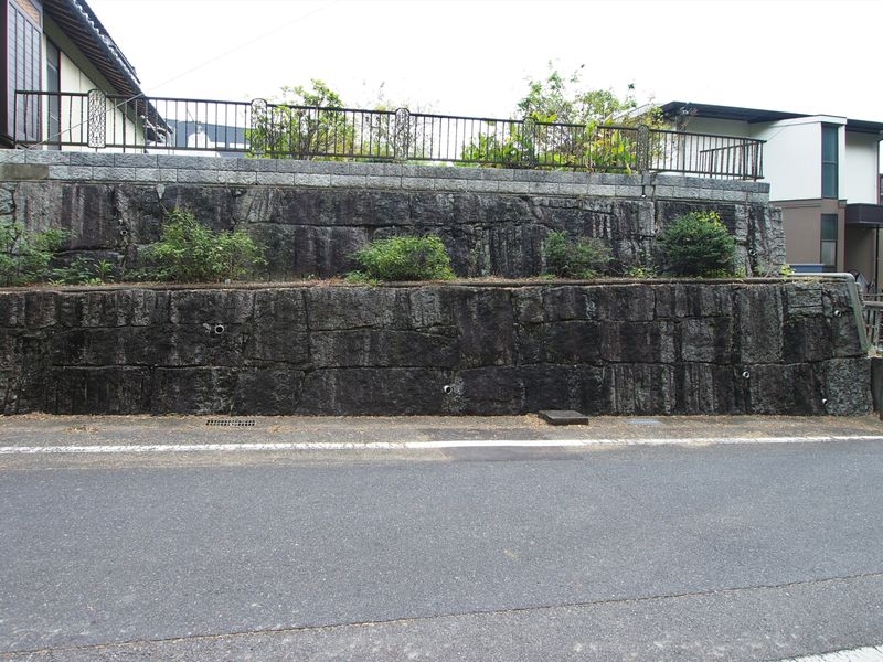 工事前敷地現況写真（全面道路より望む）