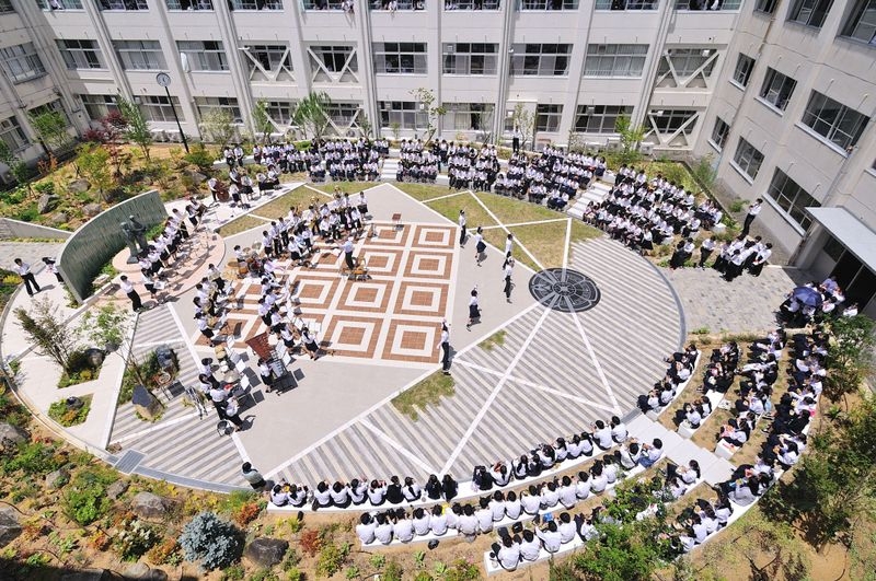 県立奈良高校・創立100周年記念事業・中庭プロジェクト「竪義の庭」