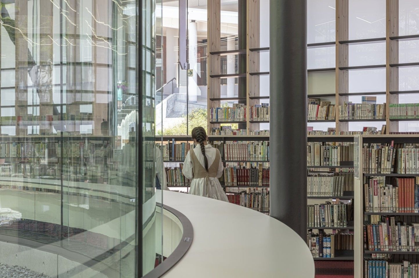 同志社香里中学校・高等学校メディアセンター（繁真館）の写真 TECTURE（テクチャー）
