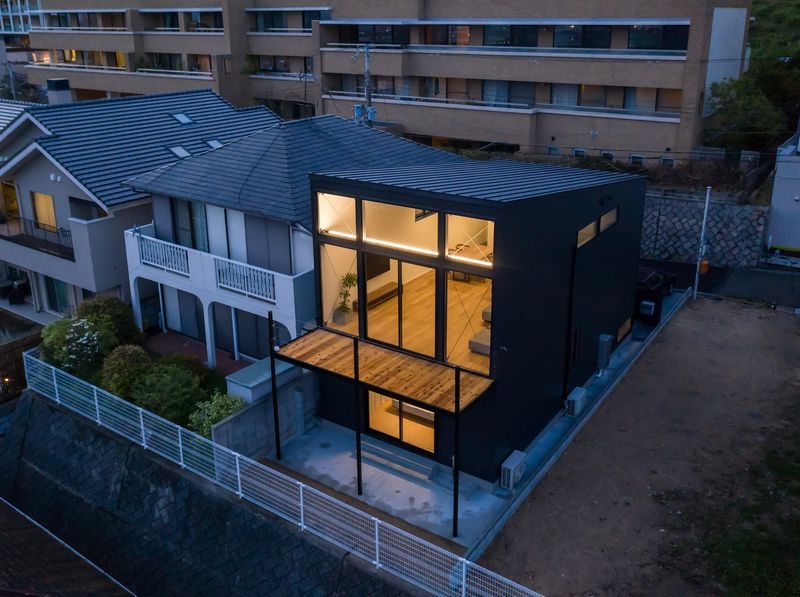 FLIGHT HOUSE