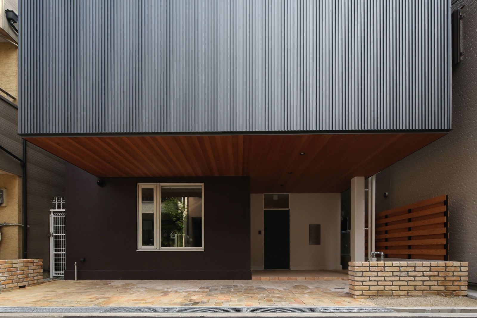 k 収納棚付き塗装ブース 茶色 ガルバリウム鋼板 LED k 収納棚付き塗装