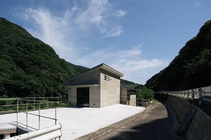 SEN.RETREAT TAKIJIRI