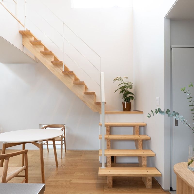 デザイン階段Light - ささら桁:ナチュラル色