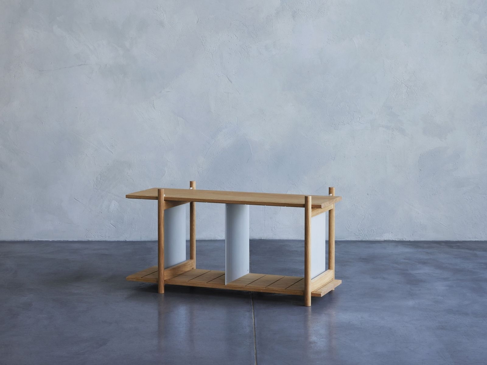 Has shelf