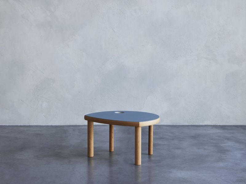 Um table - low(gray)
