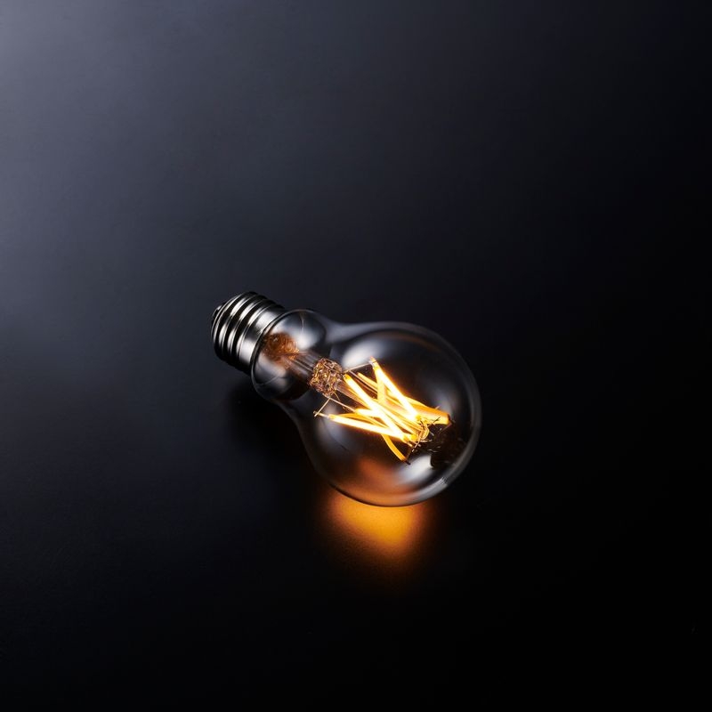 LEDフィラメント電球（クリア）
