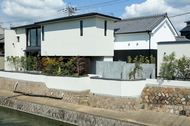 River side