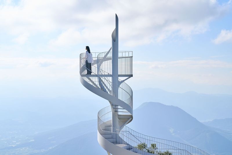 SORA stairway (SORAへ登る螺旋階段)