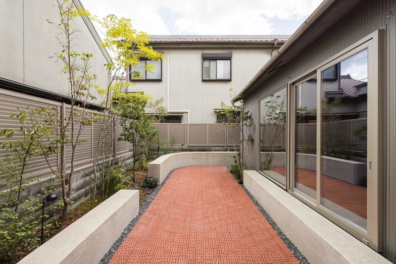 house S / yard S