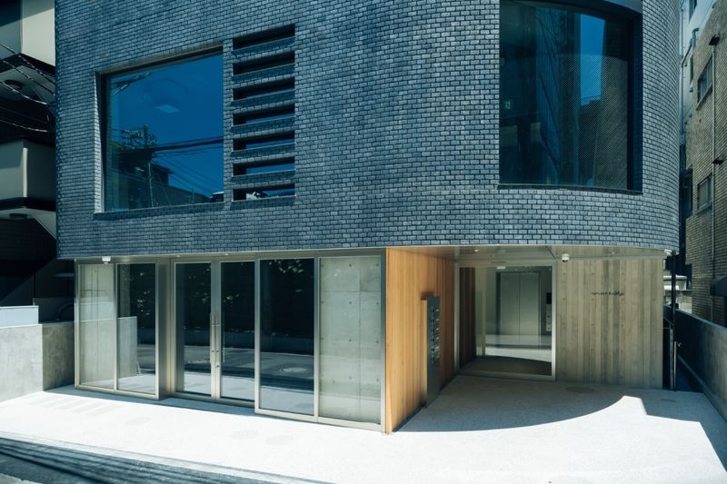 M385 BUILDING