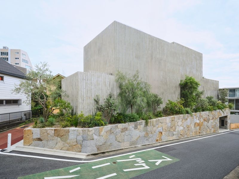 Strolling Gardens & House