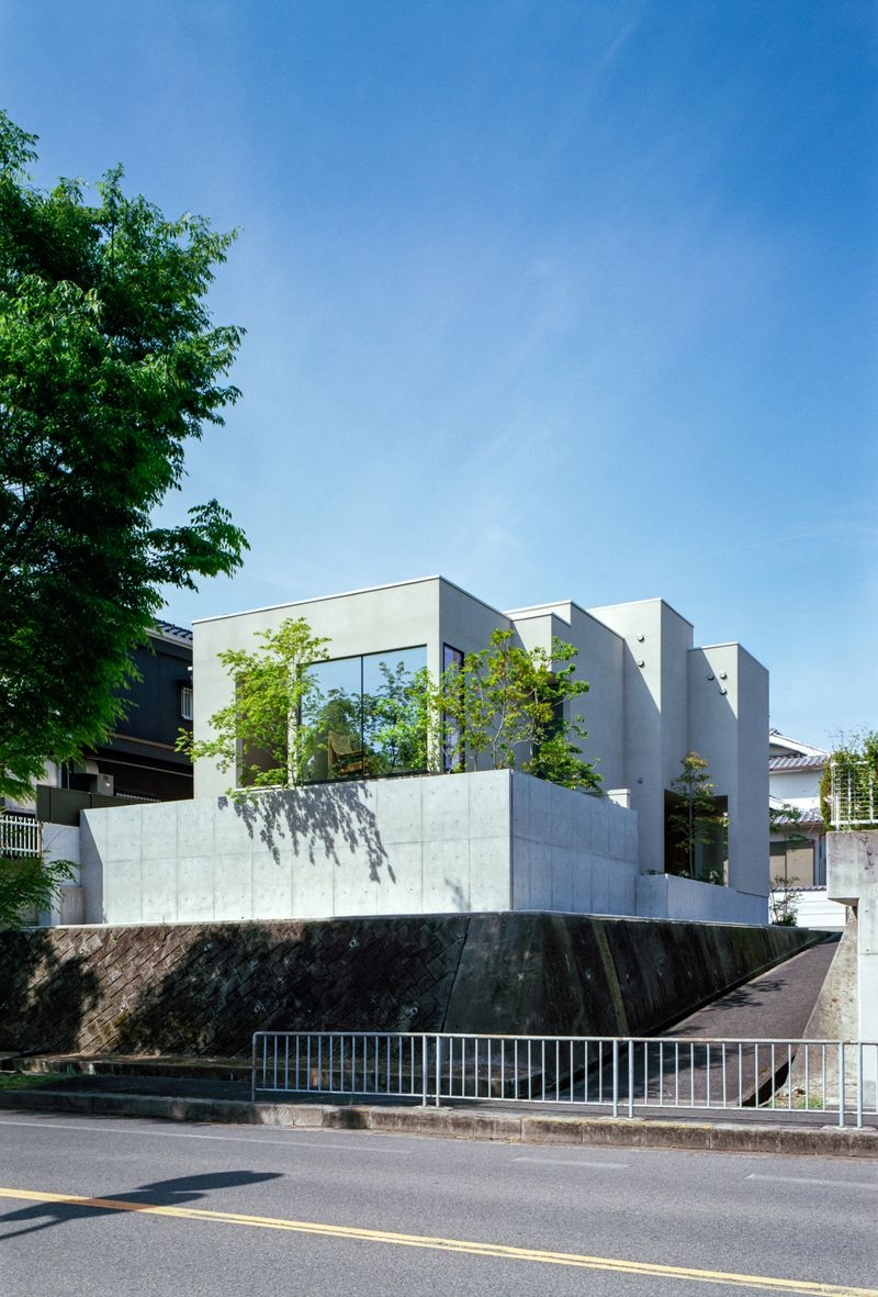 光明池のコートハウス
