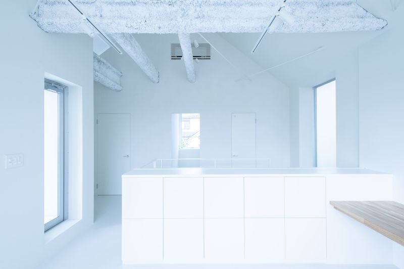 三角屋根のオフィス