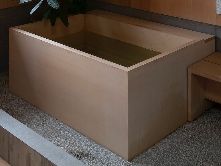 特注木製風呂　ヒノキ