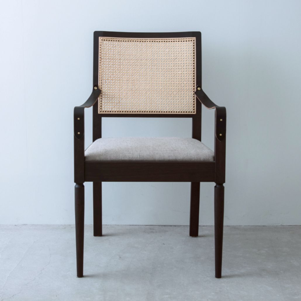 Tou arm chair