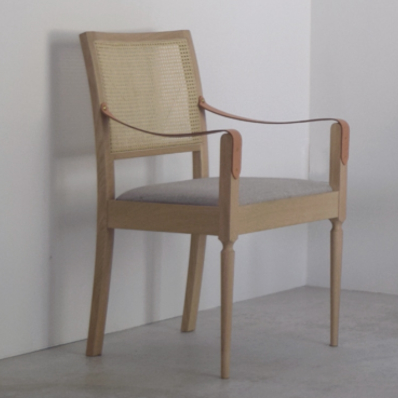 Tou arm chair