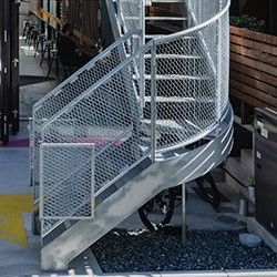 造作階段 屋外