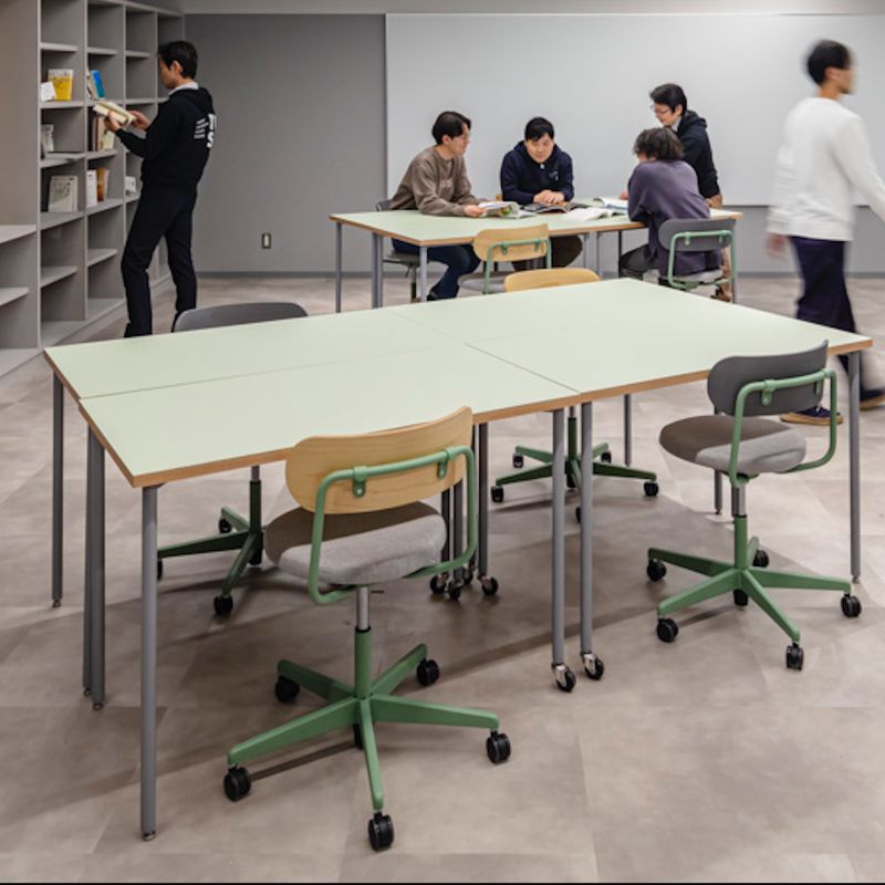 特注テーブル 天板：シナ共芯合板 ファニチャーリノリウム 脚：St.焼き付け塗装