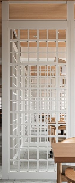 特注パーテーション 無垢木材塗りつぶし