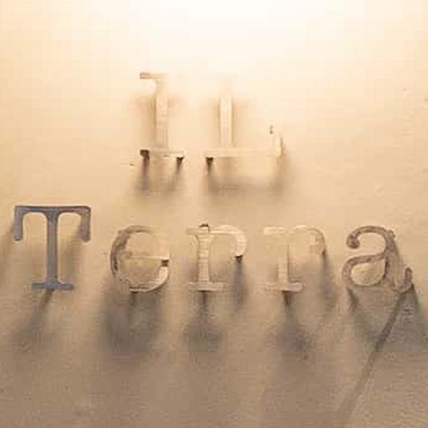 特注サイン SUS.HL t=3mm 切文字 脚付き