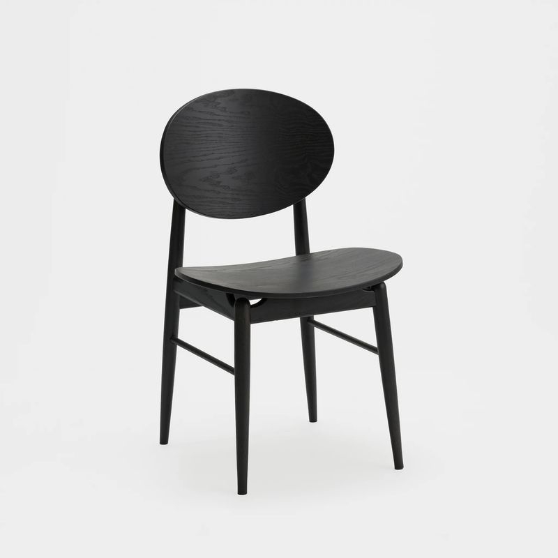 OUTLINE CHAIR