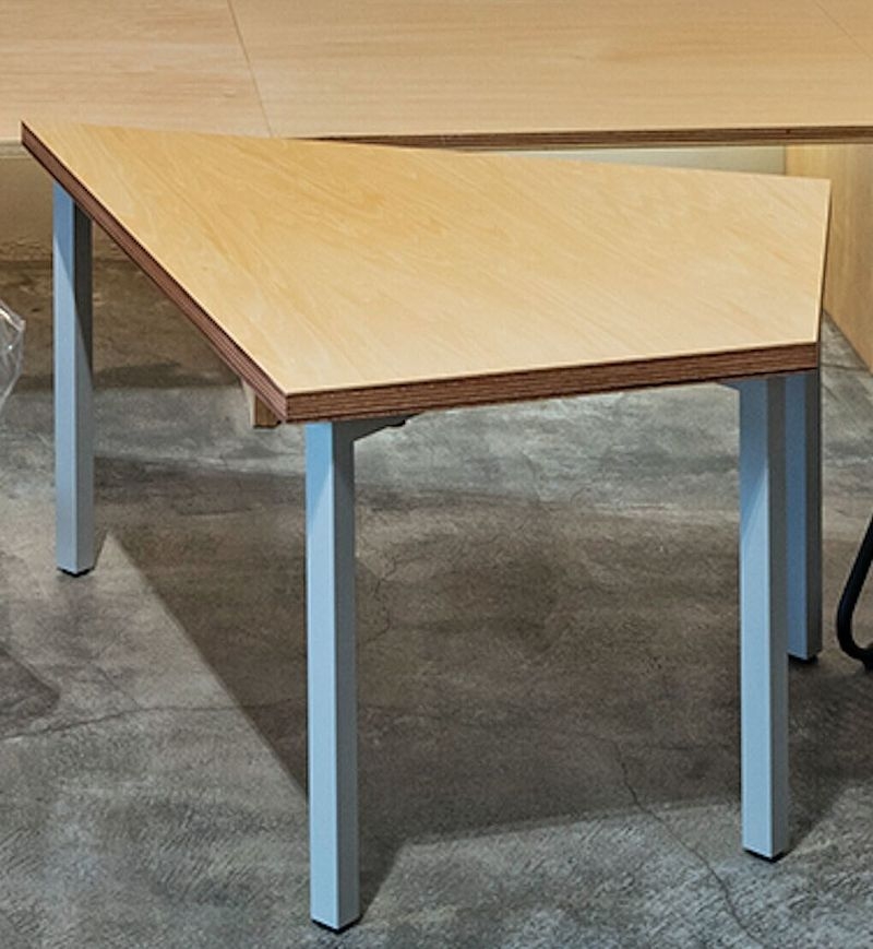 特注テーブル　天板：シナランバーt30 脚：St □-30x30 ウレタン塗装